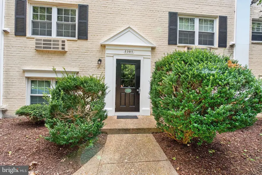 2305 Farrington Ave #203, Alexandria, VA 22303 - #2