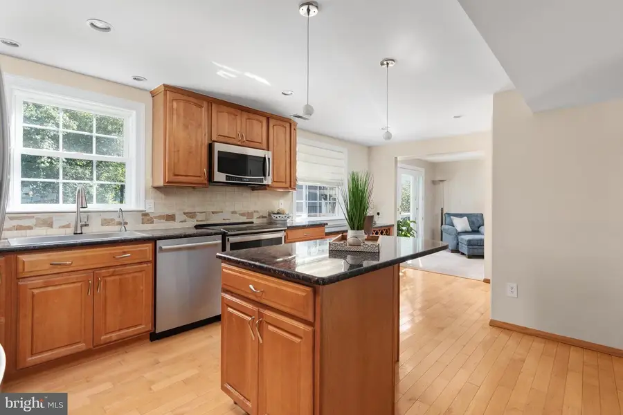 12805 Gatepost Ct, Herndon, VA 20171 - #2