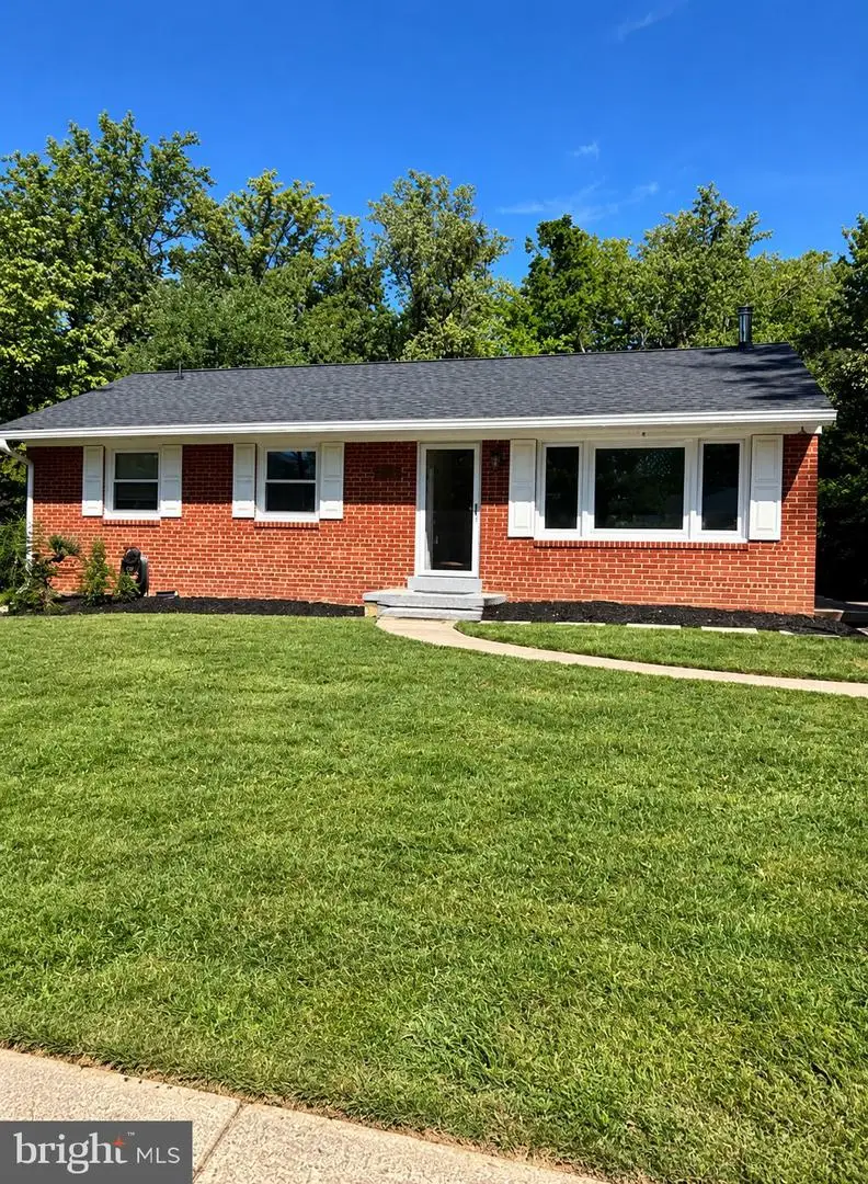 8901 Lagrange St, Lorton, VA 22079 - #2