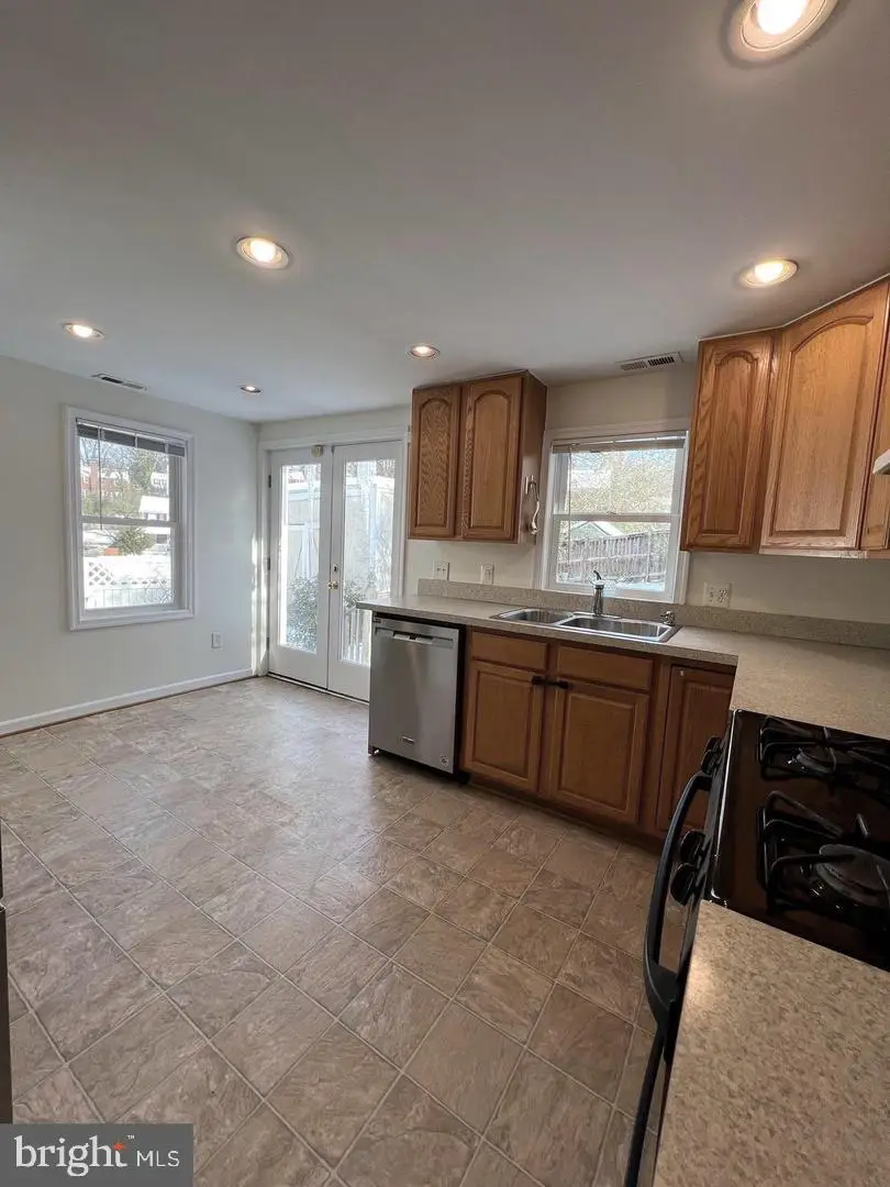 5831 Edgehill Dr, Alexandria, VA 22303 - #3