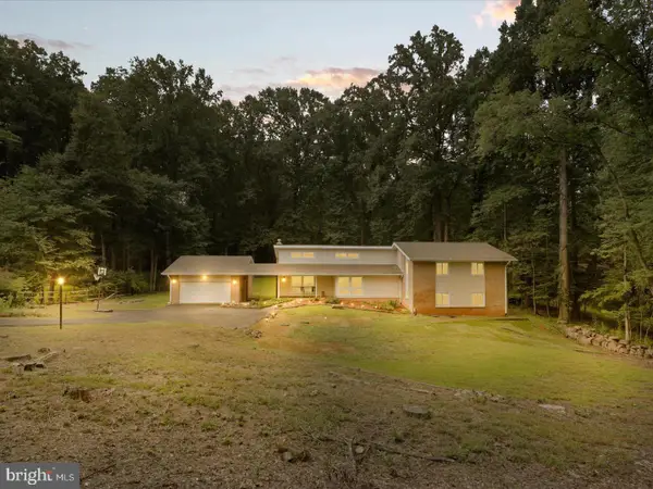 11709 Vale Rd, OAKTON, VA 22124