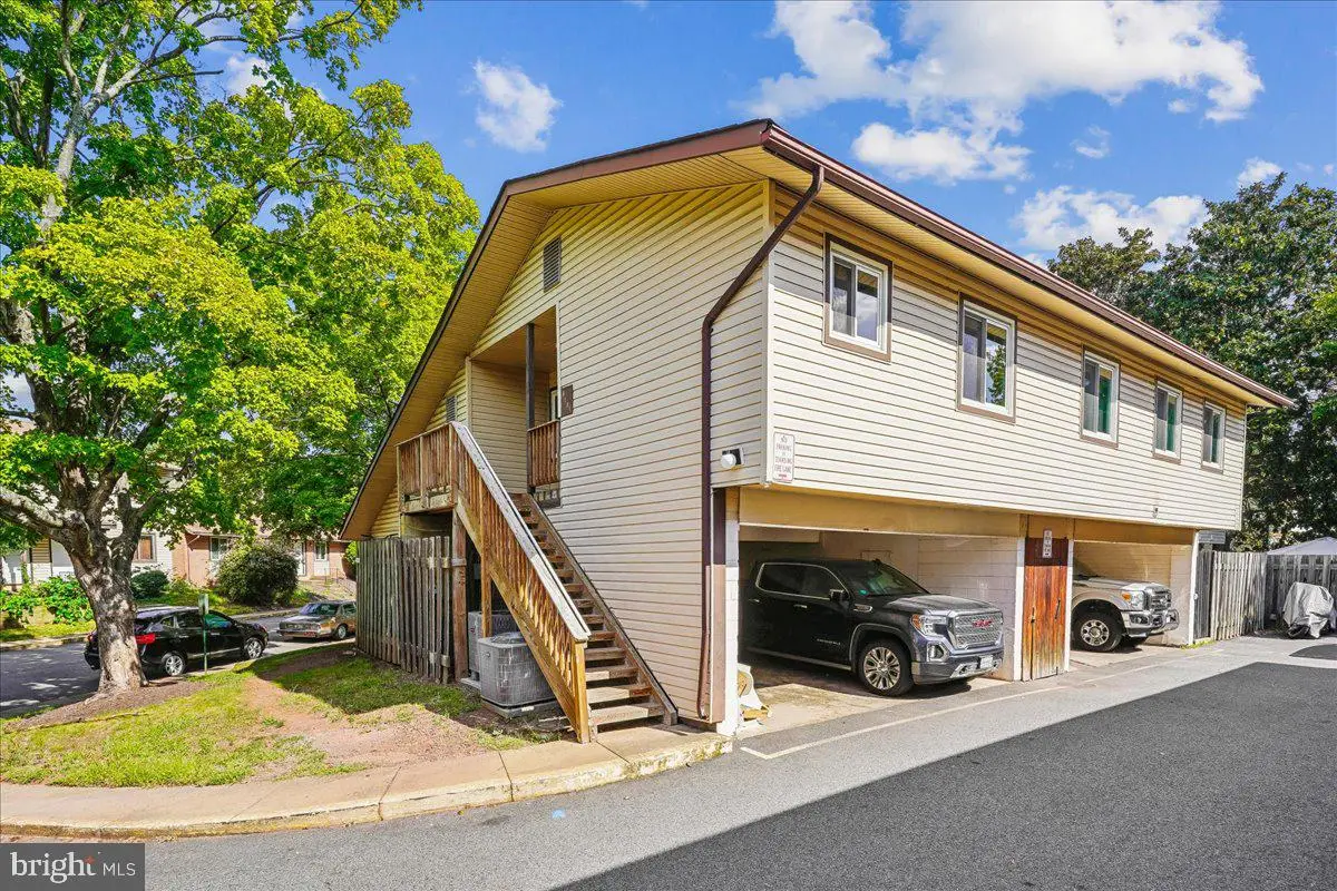4181 Meadowland Ct, Chantilly, VA 20151 - #1