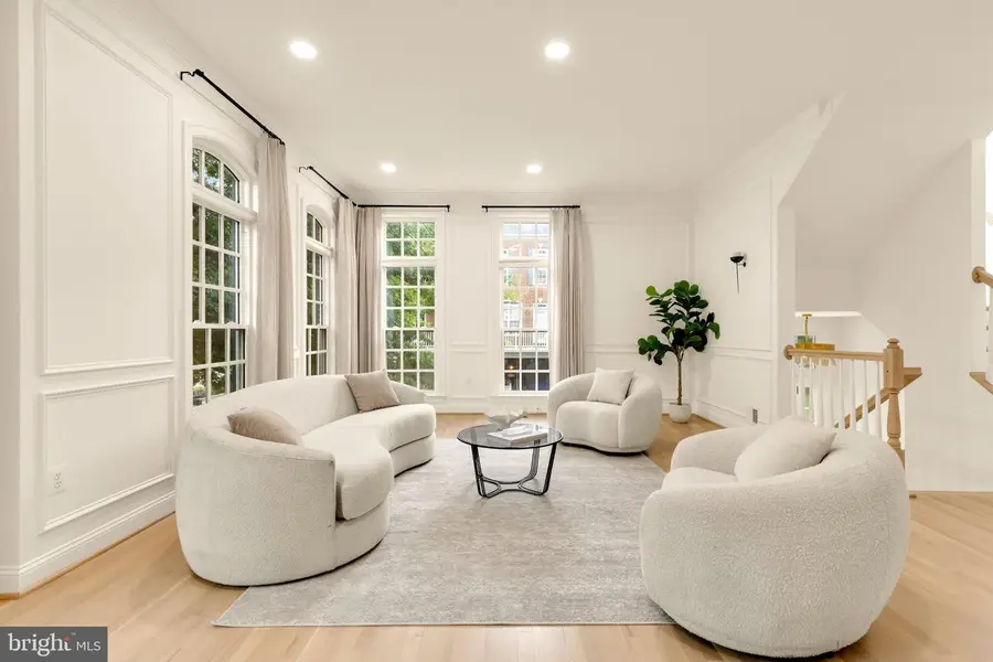 4349 Patriot Park Ct, Fairfax, VA 22030 - #3