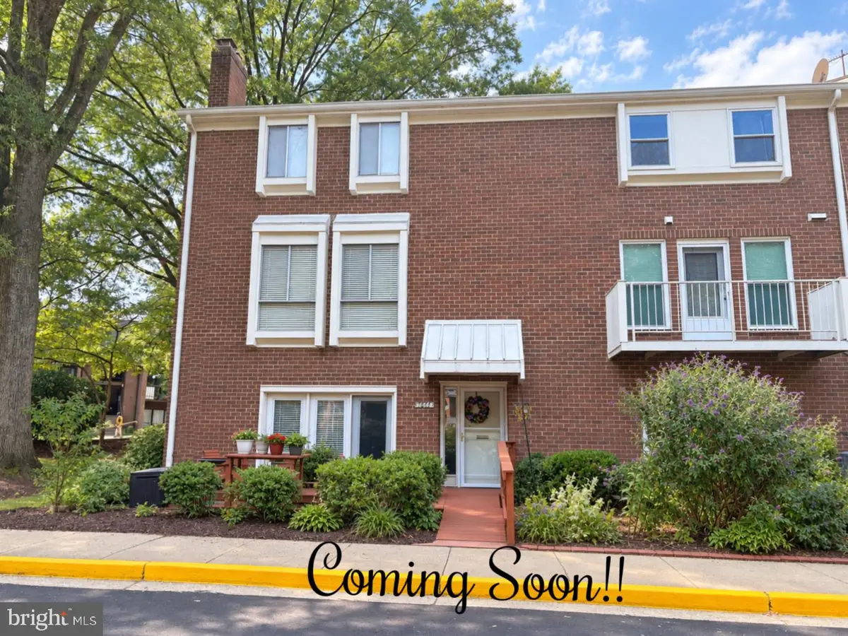3674 Persimmon Cir ##, Fairfax, VA 22031 - #1