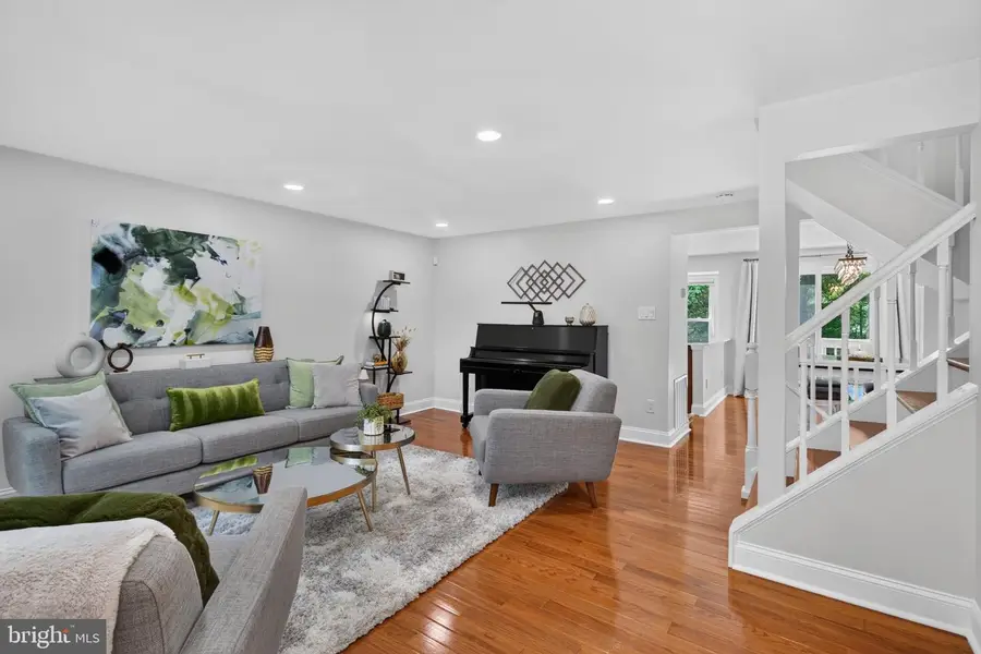 6636 Greenleigh Ln, Alexandria, VA 22315 - #2