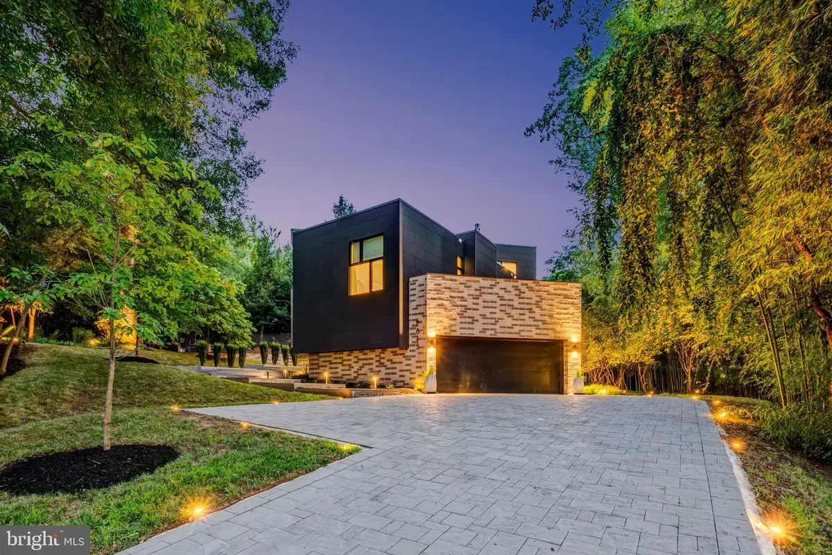 7815 Old Falls Rd, McLean, VA 22102 - #1