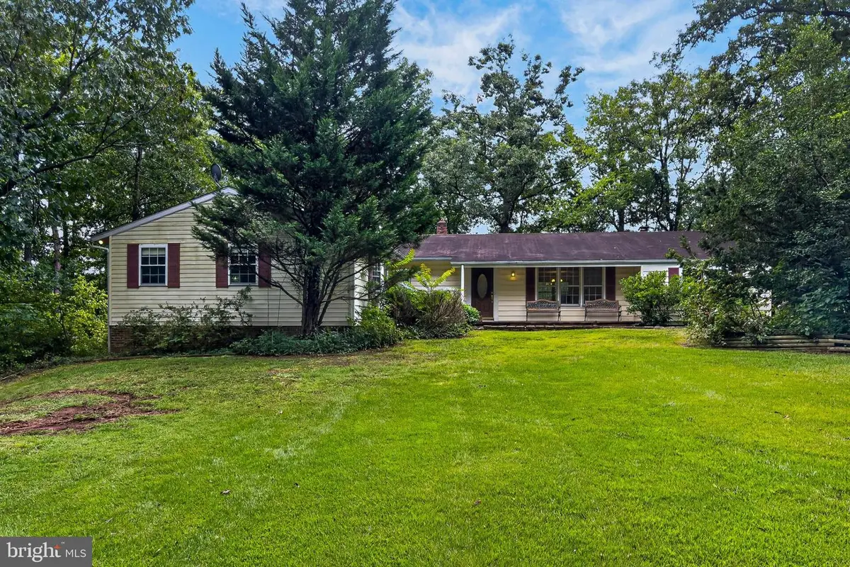 7408 Bull Run Dr, Centreville, VA 20121 - #1