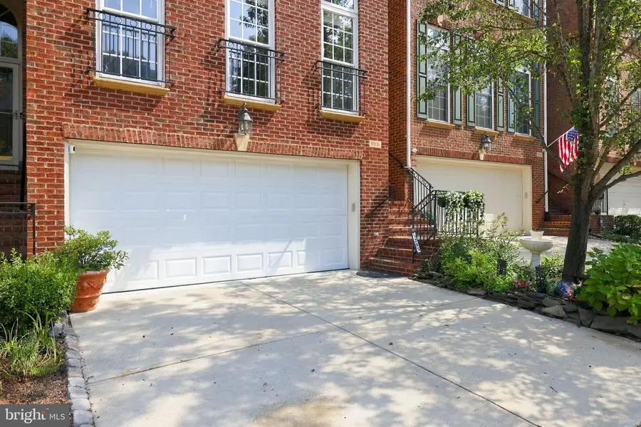 9205 Point Replete Dr, Fort Belvoir, VA 22060 - #3
