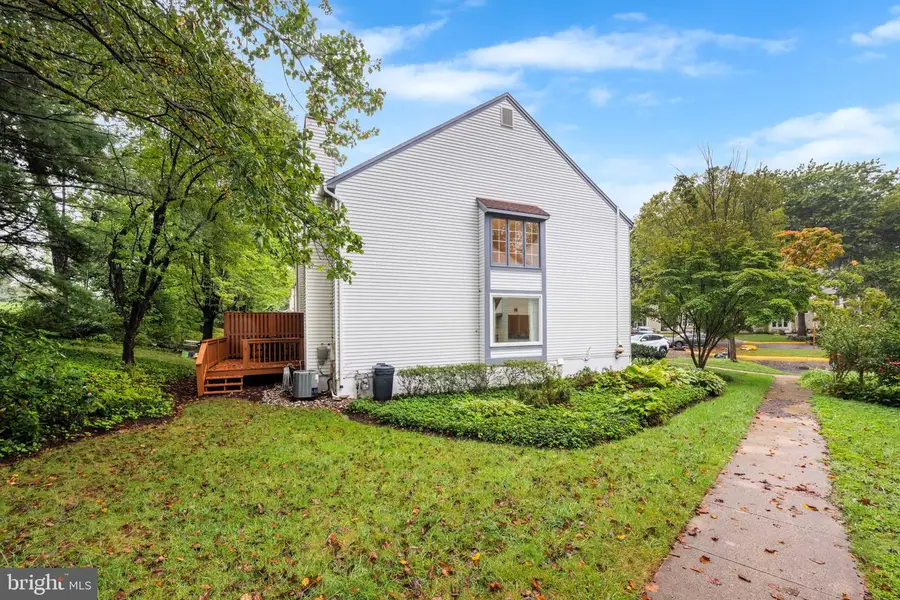 10046 Beacon Pond Ln, Burke, VA 22015 - #3