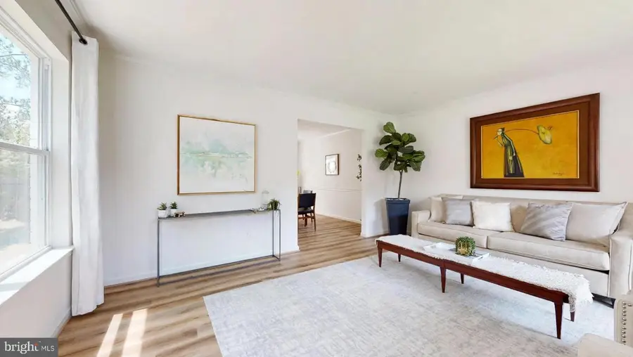 2107 Silentree Dr, Vienna, VA 22182 - #2