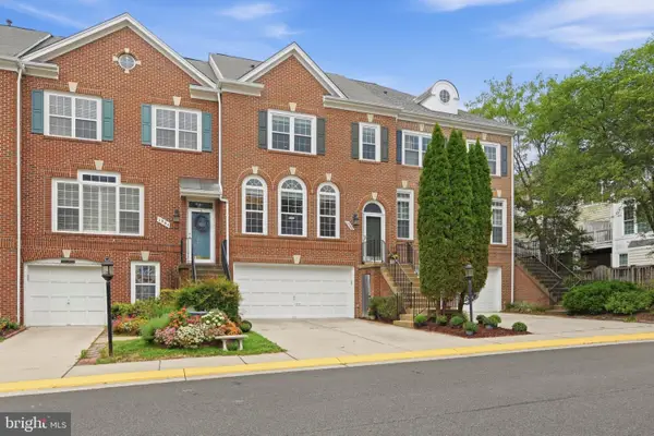 1986 Logan Manor Dr, RESTON, VA 20190