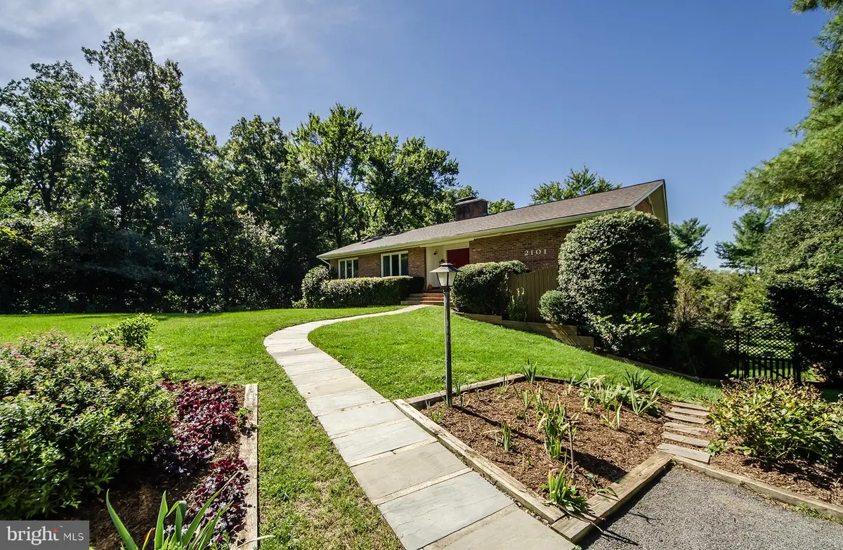 2101 Whiteoaks Dr, Alexandria, VA 22306 - #1