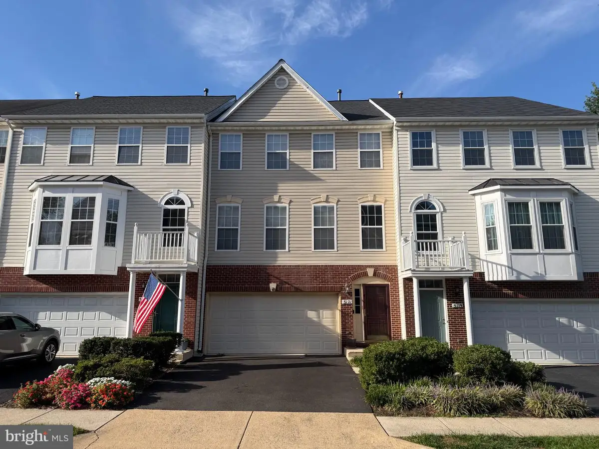 5121 Ballycastle Cir, Alexandria, VA 22315 - #1