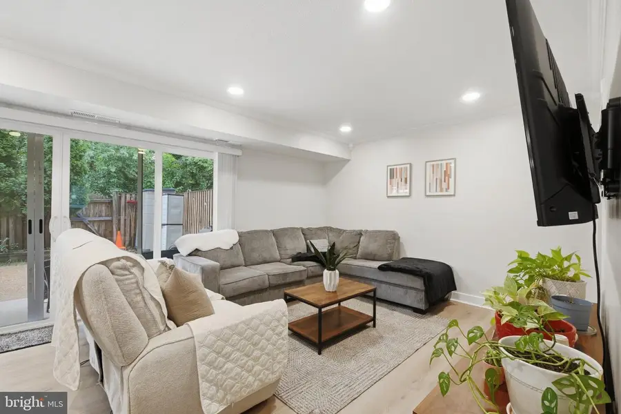 2839 Kalmia Lee Ct #101, Falls Church, VA 22042 - #3
