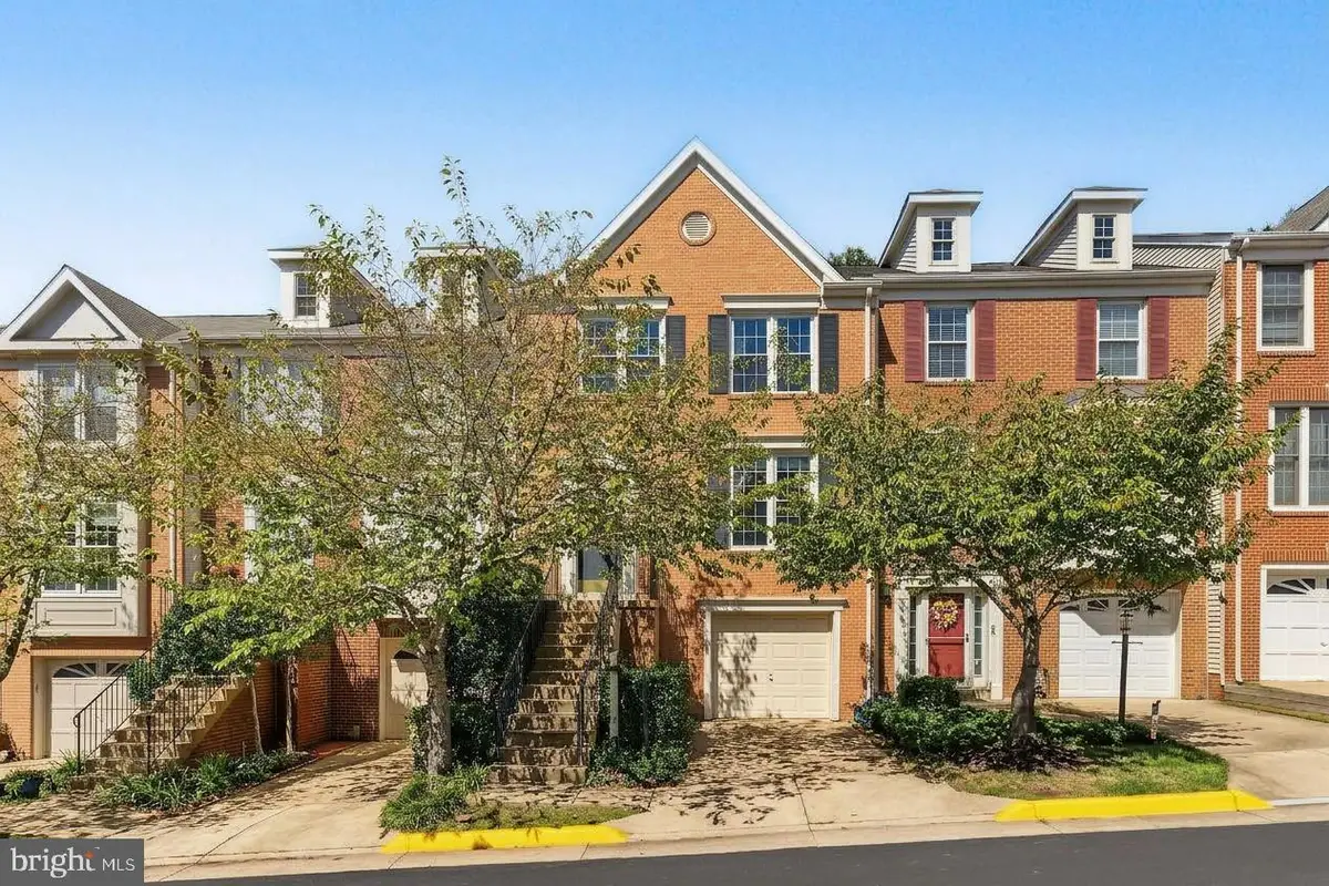 7111 Tanworth Dr, Springfield, VA 22152 - #1