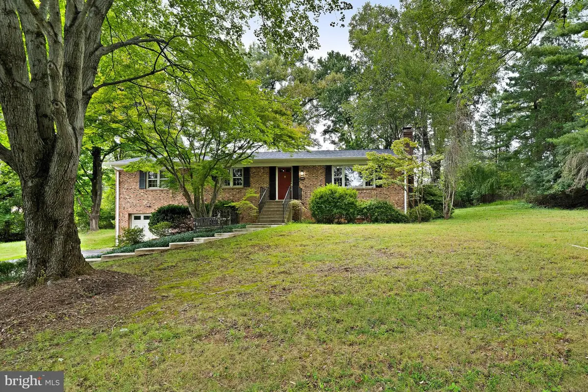 9908 Minburn St, Great Falls, VA 22066 - #1