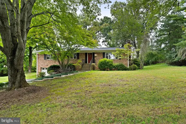 9908 Minburn St, GREAT FALLS, VA 22066