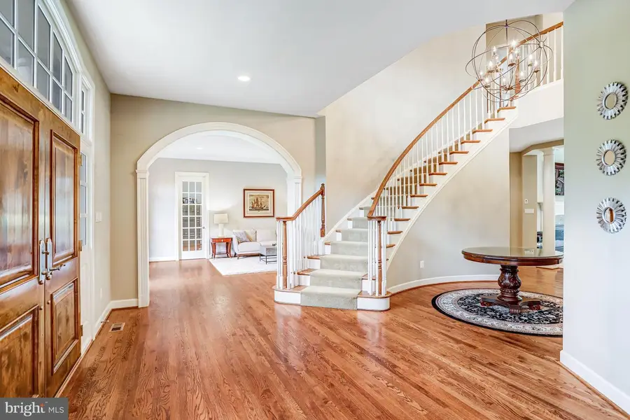 851 Nicholas Run Dr, Great Falls, VA 22066 - #2