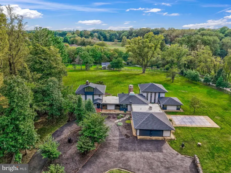 125 Commonage Dr, Great Falls, VA 22066 - #2