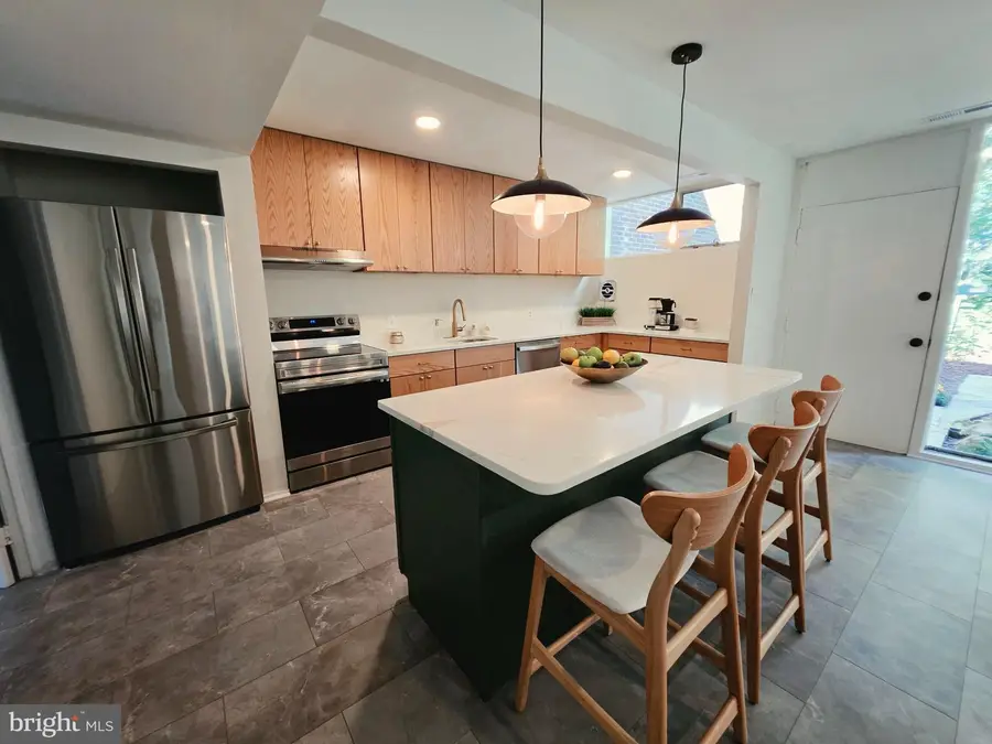 11545 Maple Ridge Rd, Reston, VA 20190 - #2