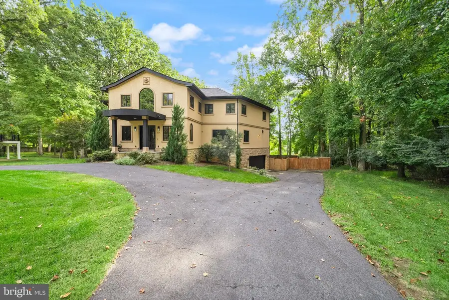 8419 Overlook St, Vienna, VA 22182 - #3