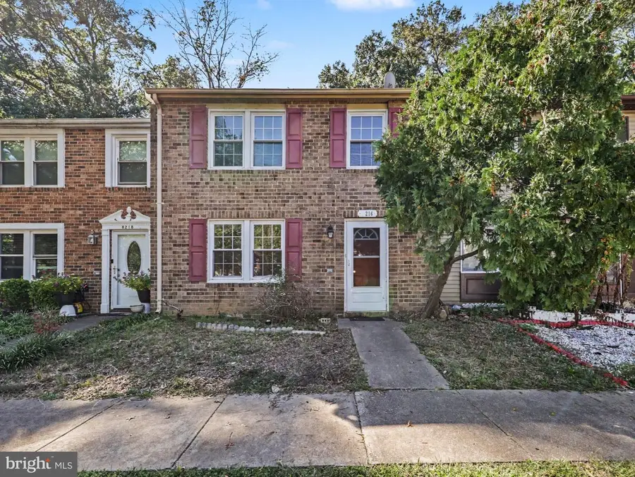 8216 Claremont Woods Dr, Alexandria, VA 22309 - #2