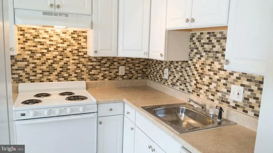 5804 Village Green Dr #f, Alexandria, VA 22309 - #3