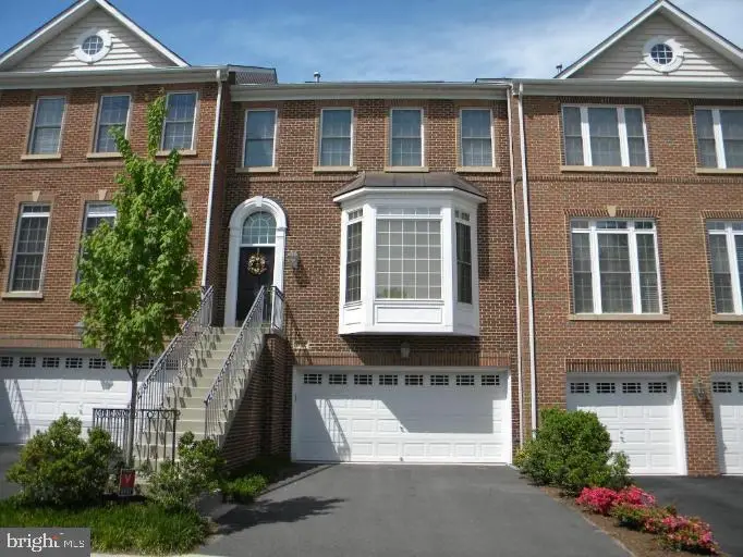 9982 Cyrandall Dr, Oakton, VA 22124 - #1