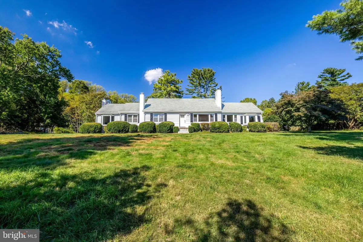 756 Applewood Ln, Great Falls, VA 22066 - #1