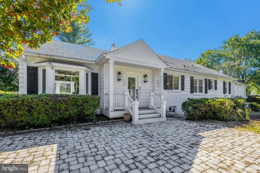756 Applewood Ln, Great Falls, VA 22066 - #3