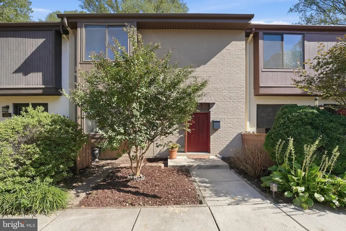 2053 Golf Course Dr, Reston, VA 20191 - #1