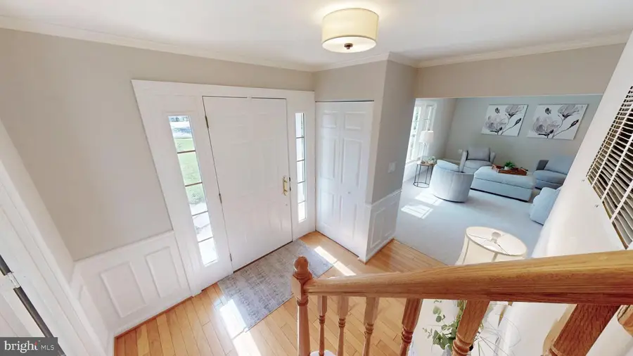 8014 W Point Dr, Springfield, VA 22153 - #2