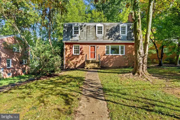 6524 Oakwood Dr, FALLS CHURCH, VA 22041