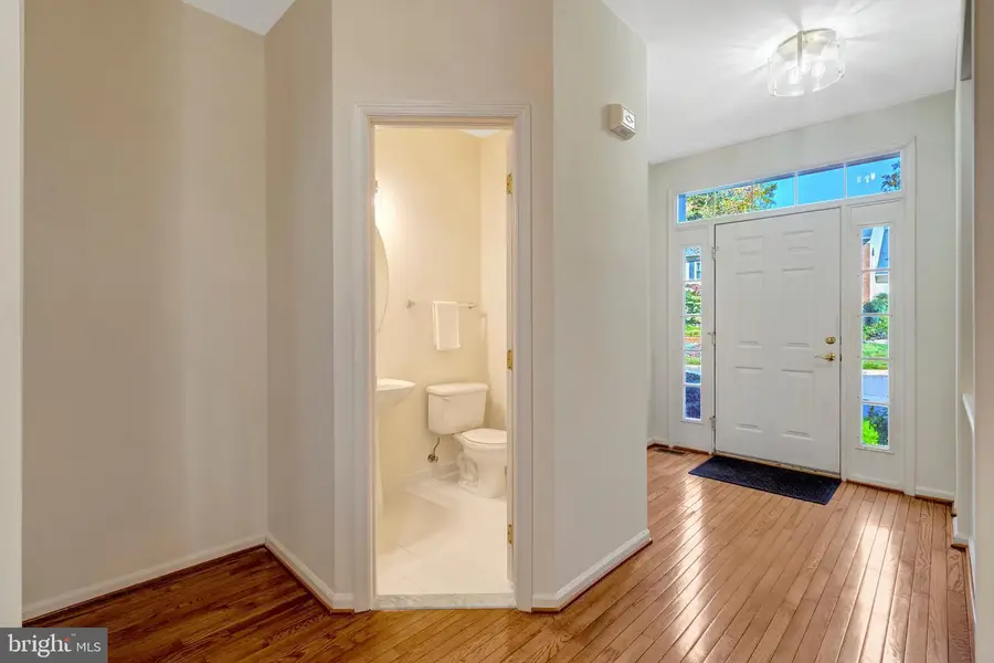 3022 Rosemoor Ln, Fairfax, VA 22031 - #3