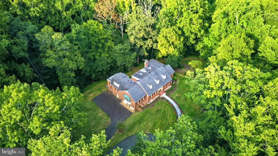 9187 Old Dominion Dr, McLean, VA 22102 - #3
