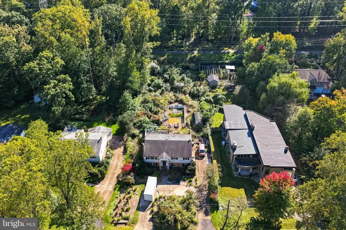 8123 Westchester Dr, Vienna, VA 22182 - #1