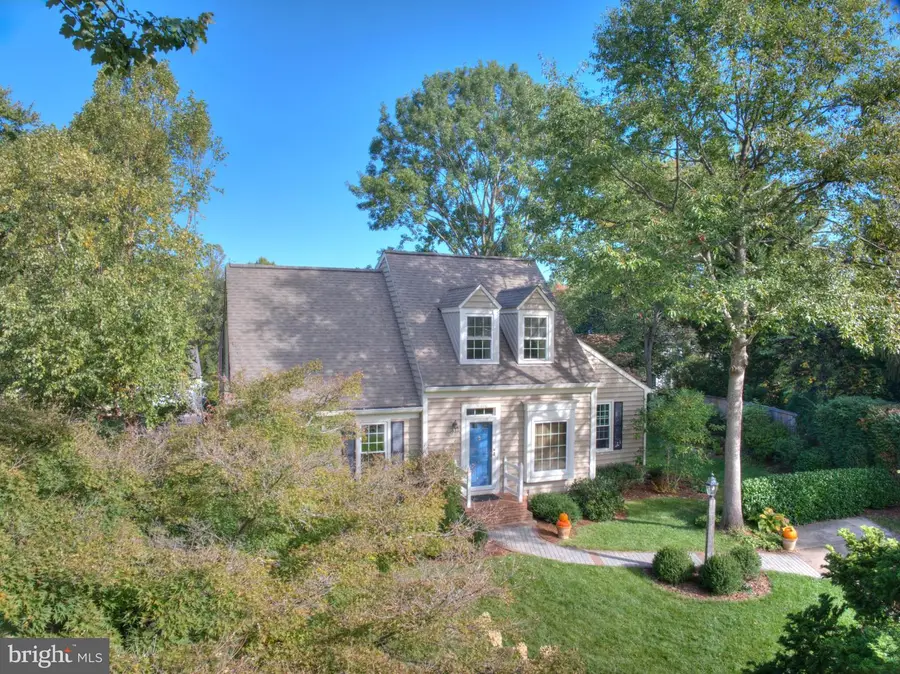 11800 Briar Mill Ln, Reston, VA 20194 - #2