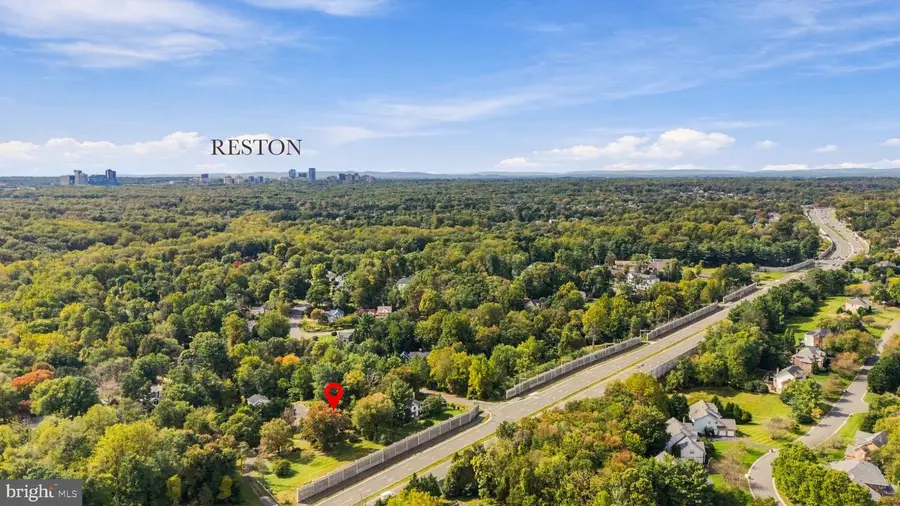 1295 Colvin Forest Dr, Vienna, VA 22182 - #3
