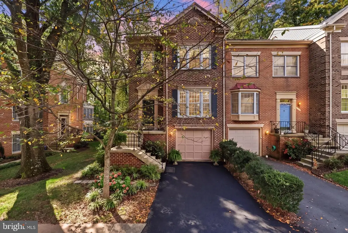 6352 Tisbury Dr, Burke, VA 22015 - #1
