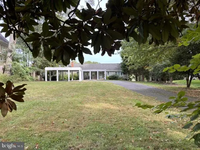 3183 Woodland Ln, Alexandria, VA 22309 - #2