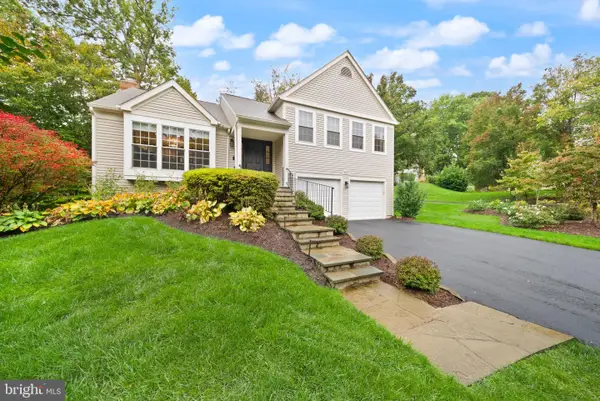8923 Triple Ridge Rd, FAIRFAX STATION, VA 22039