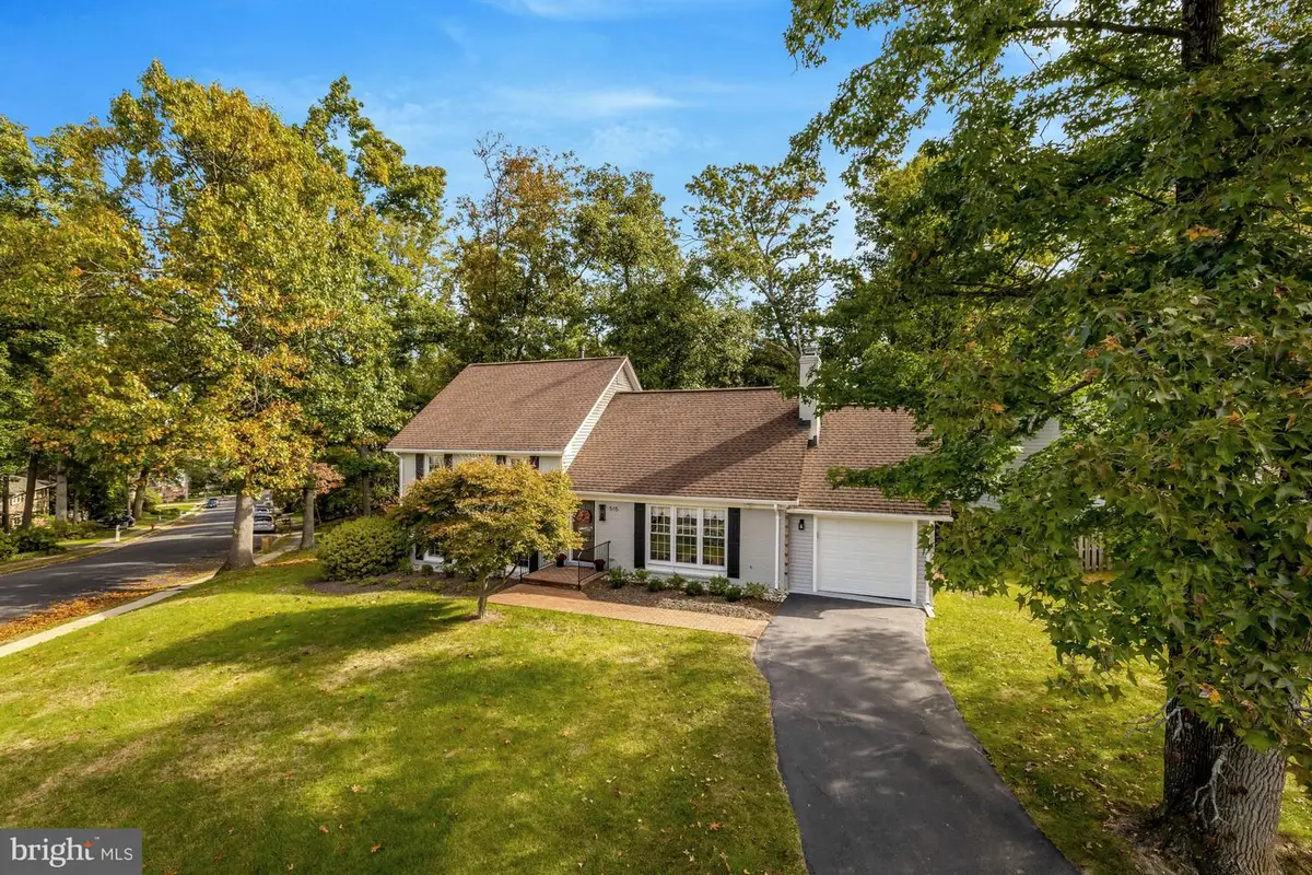 515 Woodland Ct Nw, Vienna, VA 22180 - #1