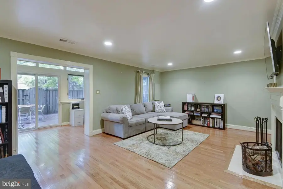 6916 Mclean Park Manor Ct, McLean, VA 22101 - #2