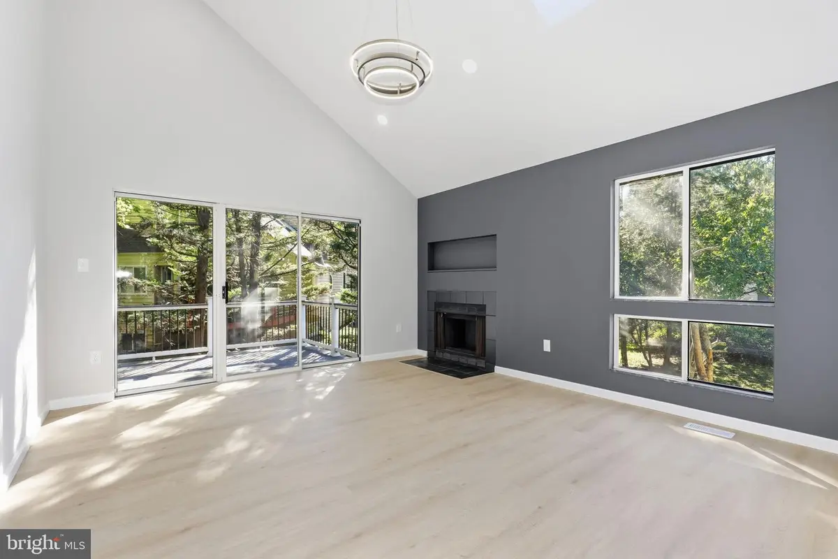 11911 Moss Point Ln, Reston, VA 20194 - #1