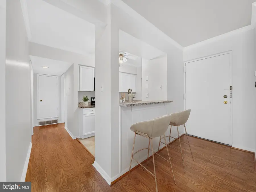 8509 Barrington Ct #e, Springfield, VA 22152 - #3