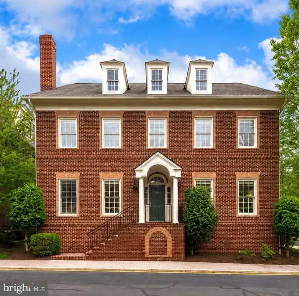 7217 Farm Ct, MCLEAN, VA 22101