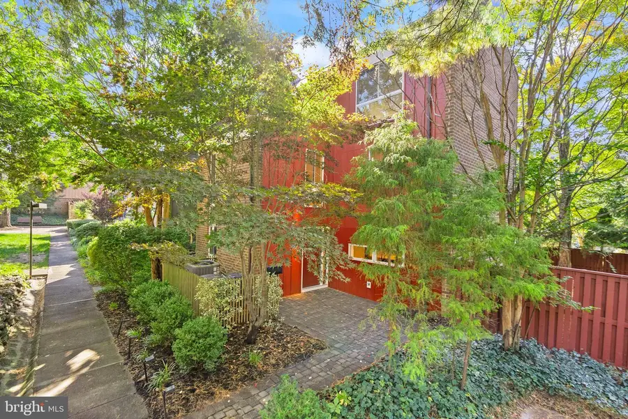 11404 Links Dr, Reston, VA 20190 - #2