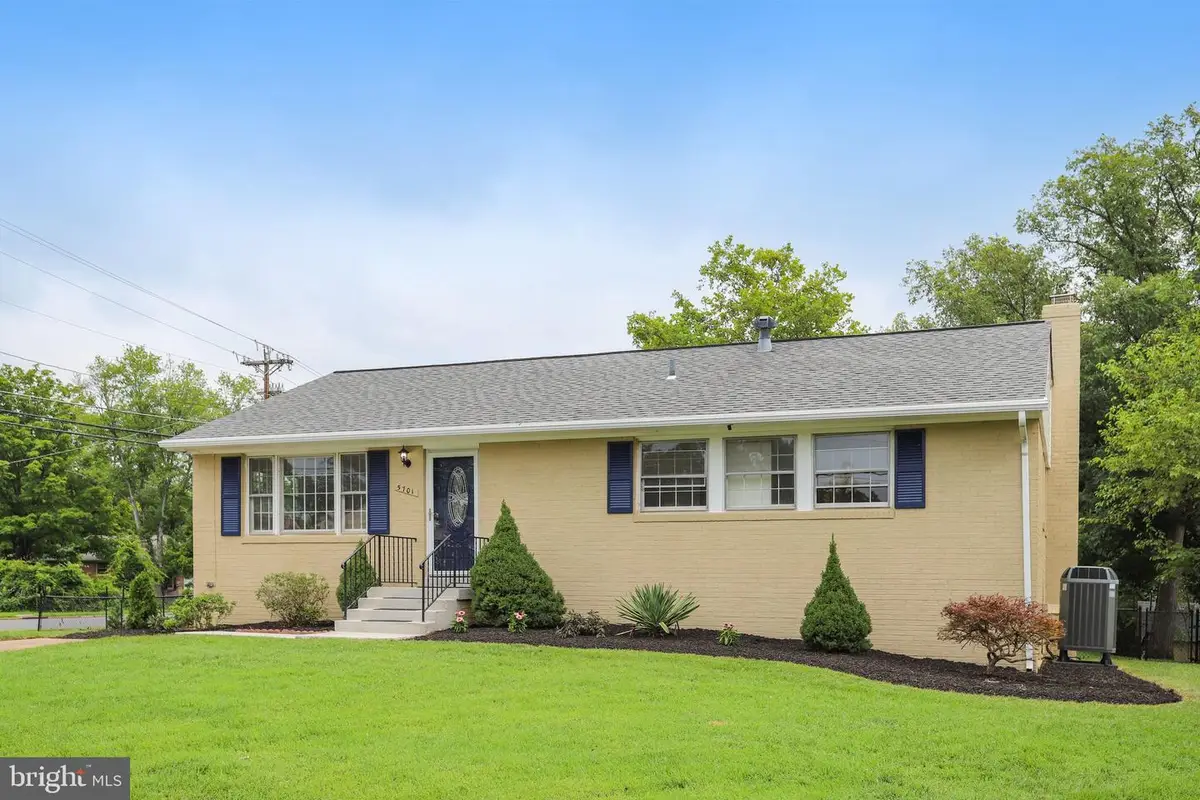 5701 Ottawa Rd, Centreville, VA 20120 - #1