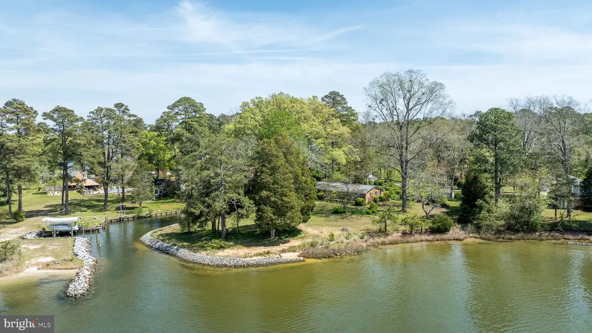 5556 Roanes Wharf Rd, Gloucester, VA 23061 - #1