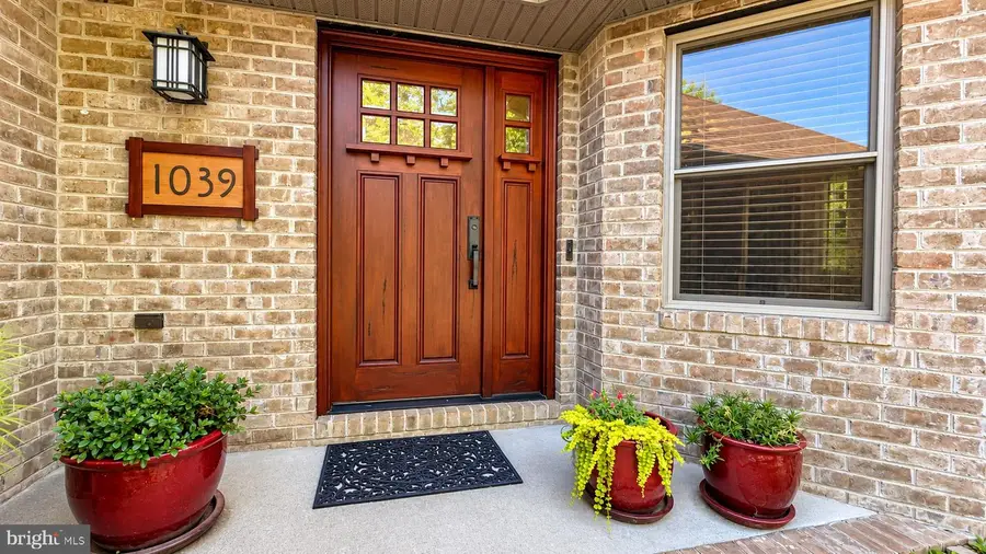 1039 Stuart St, Harrisonburg, VA 22802 - #2